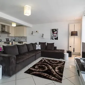 Luxury Penthouse With 3 Balconies -2 Bedrooms -petrus View & Parking Apartment