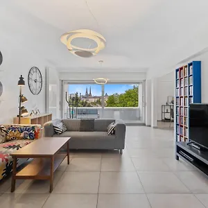 Lux 2br With Views & Balcony Apartment
